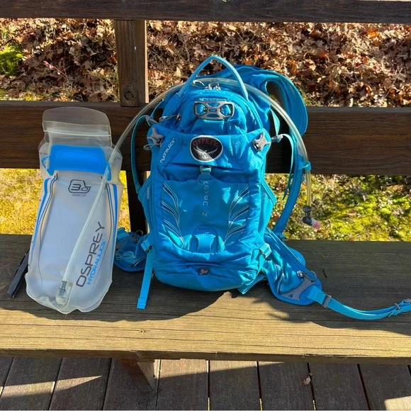 Osprey Women’s "Raven 14" Biking Backpack w/Hydration Bladder - Picture 7 of 8